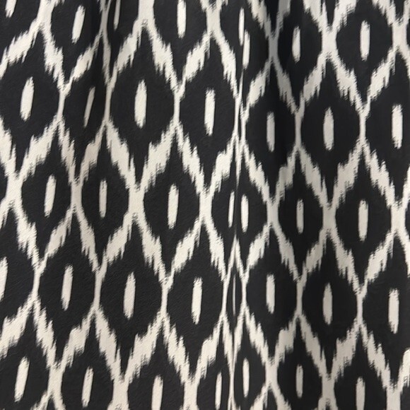 PINS AND NEEDLES Urban Outfitters Size Medium Black White Ikat Pull On Skirt - Picture 2 of 6